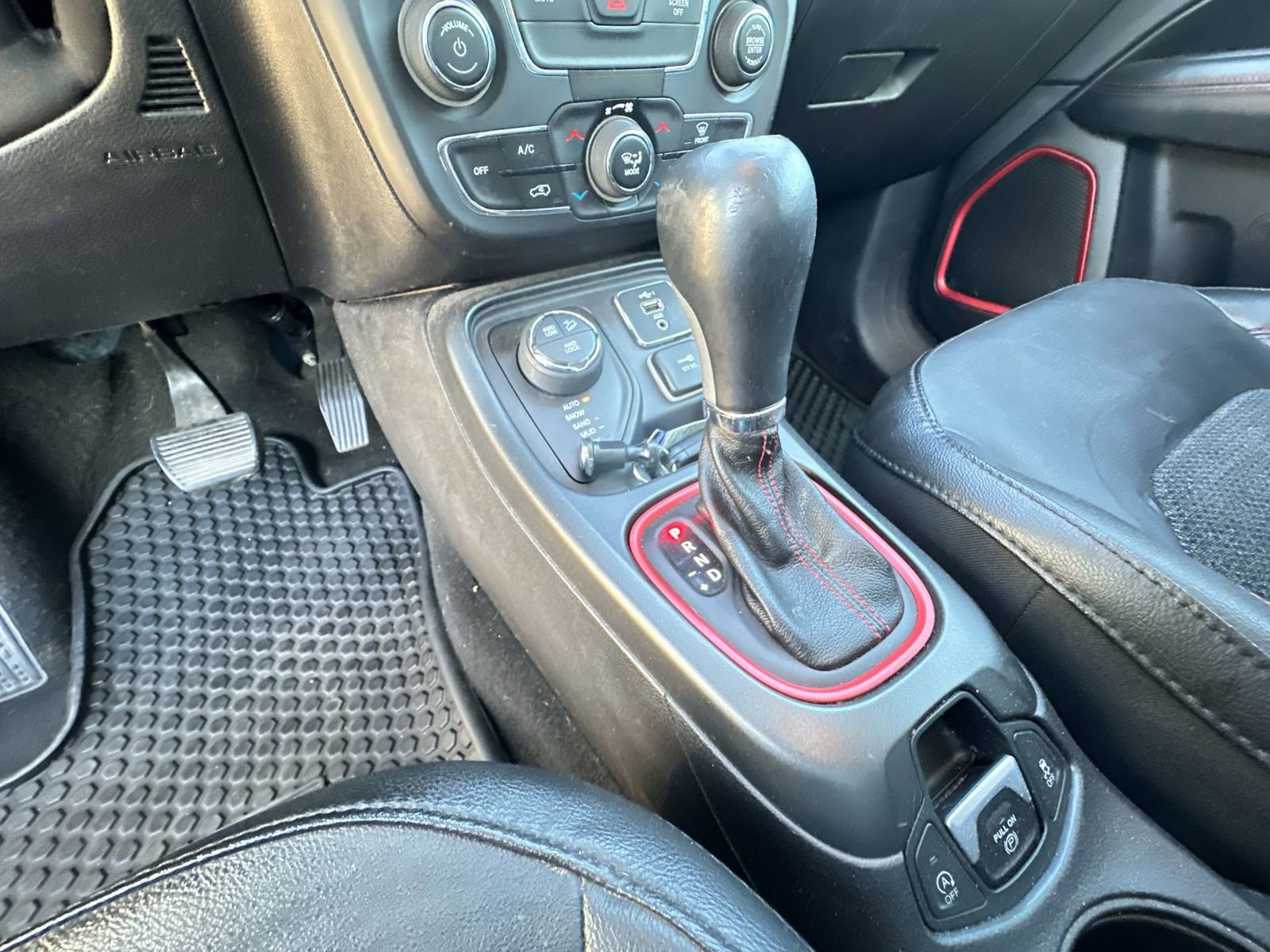 Used 2020 Jeep Compass Trailhawk AWD/4WD image 16