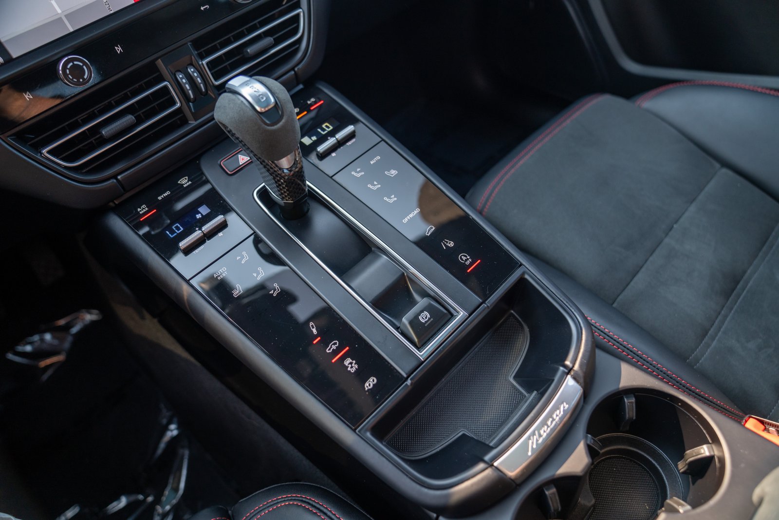 Certified 2024 Porsche Macan GTS AWD/4WD image 21