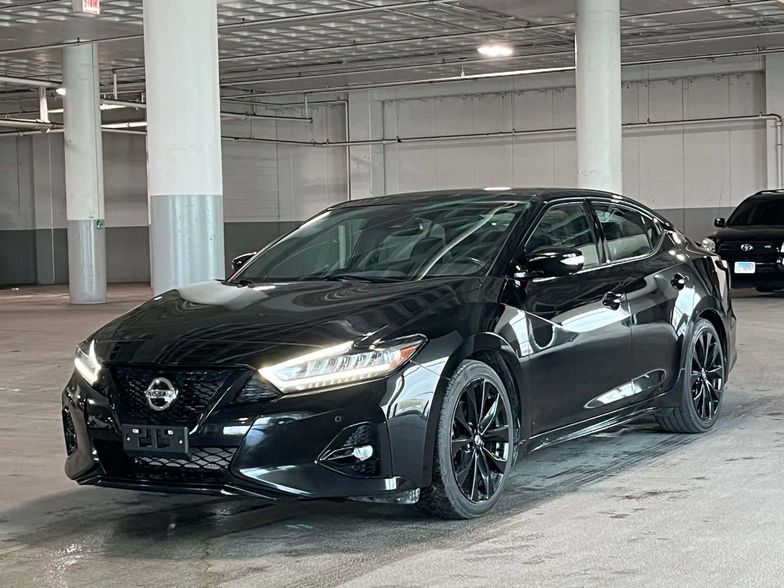 Used 2022 Nissan Maxima SR w/ Sport Mat Group FWD image 4