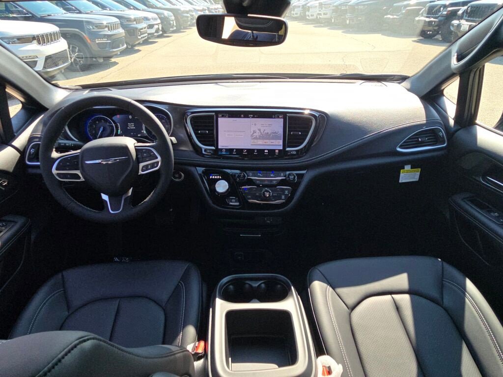 New 2026 Chrysler Pacifica Select image 19