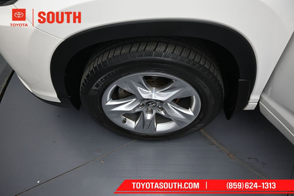 Used 2017 Toyota Highlander Limited AWD/4WD image 40