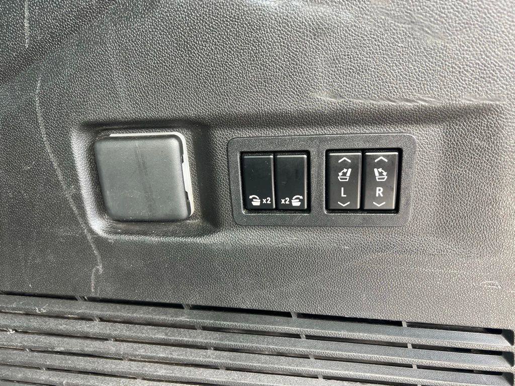 Used 2022 Chevrolet Tahoe RST w/ Luxury Package image 25