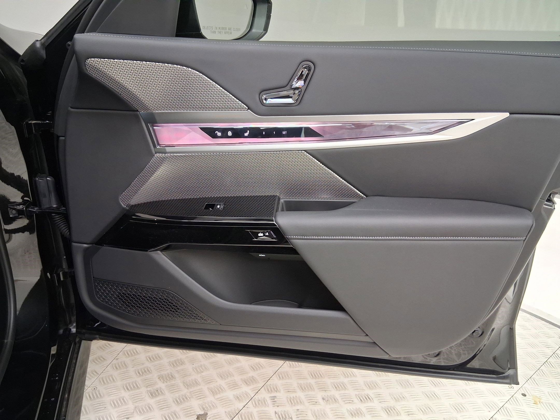 New 2026 BMW 750e xDrive w/ Premium Package AWD/4WD image 28