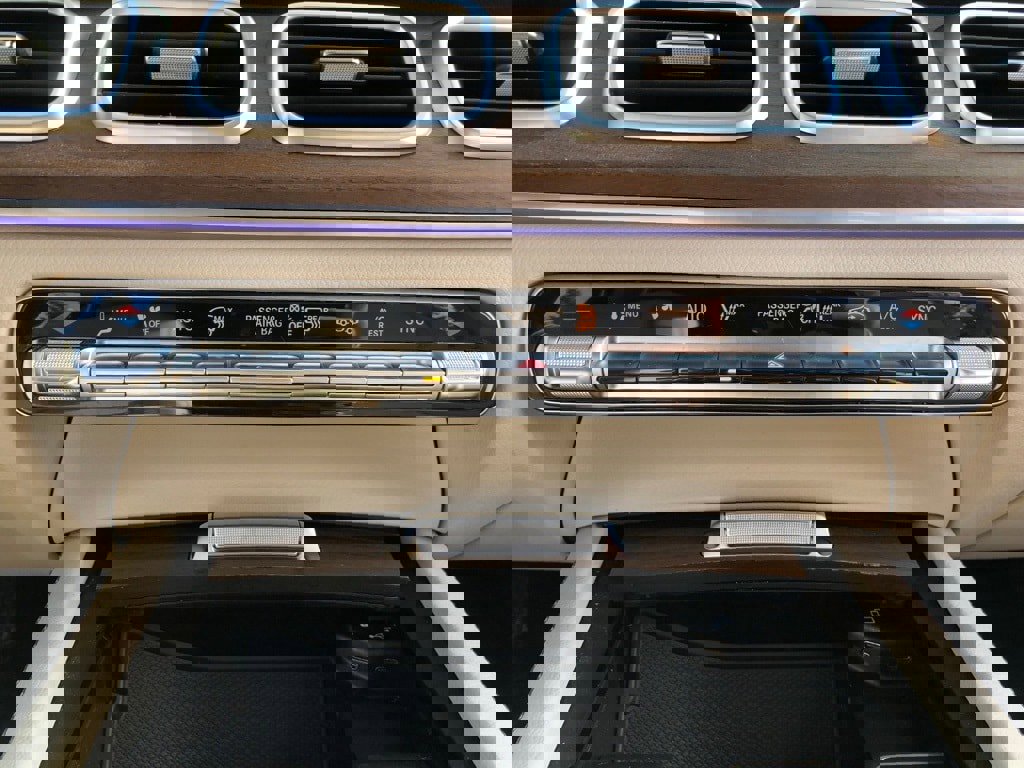 Used 2022 Mercedes-Benz GLE 350 4MATIC w/ Premium Package image 30