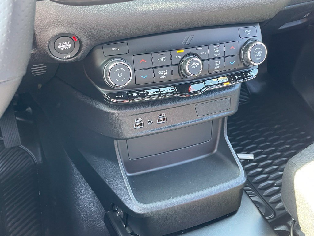New 2025 Dodge Durango AWD image 31