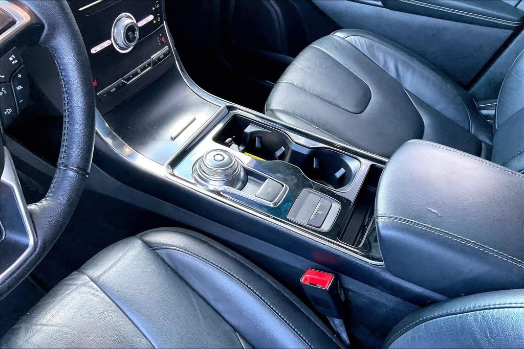 Used 2019 Ford Edge Titanium AWD/4WD image 18