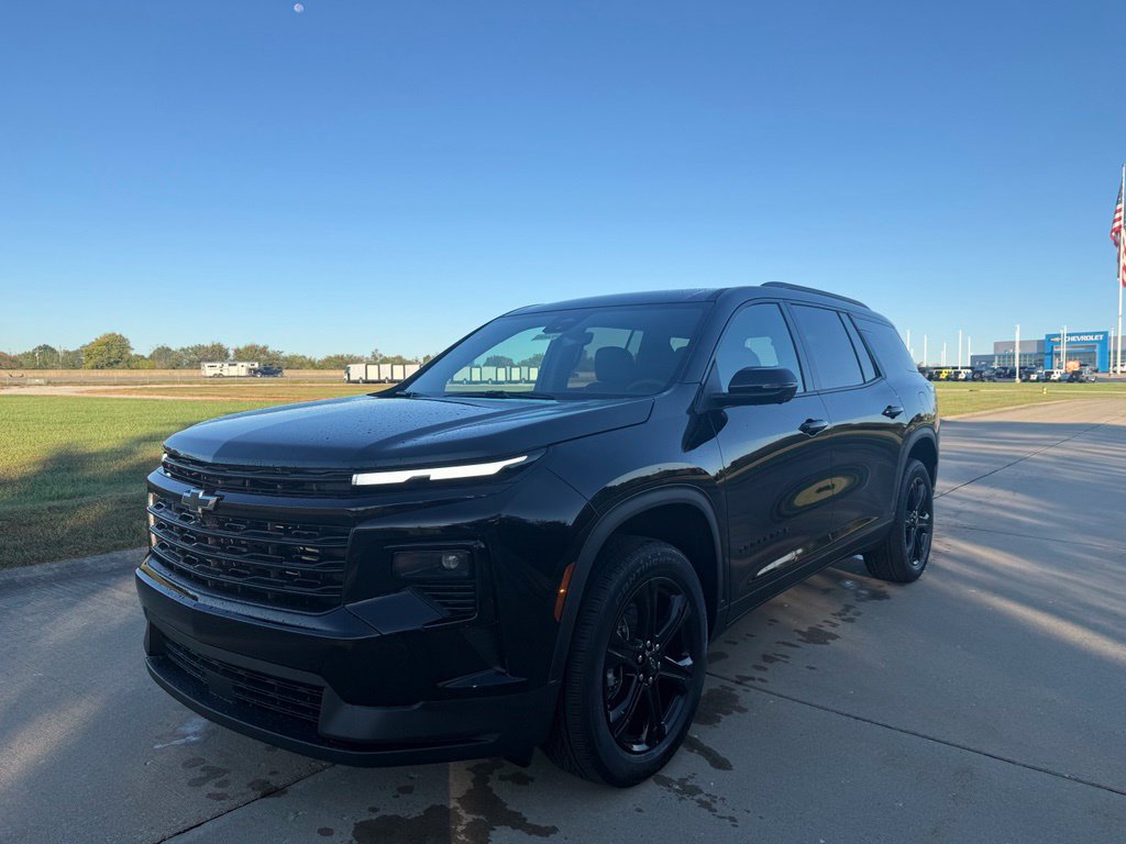 New 2027 Chevrolet Traverse LT w/ Midnight/Sport Edition FWD image 8
