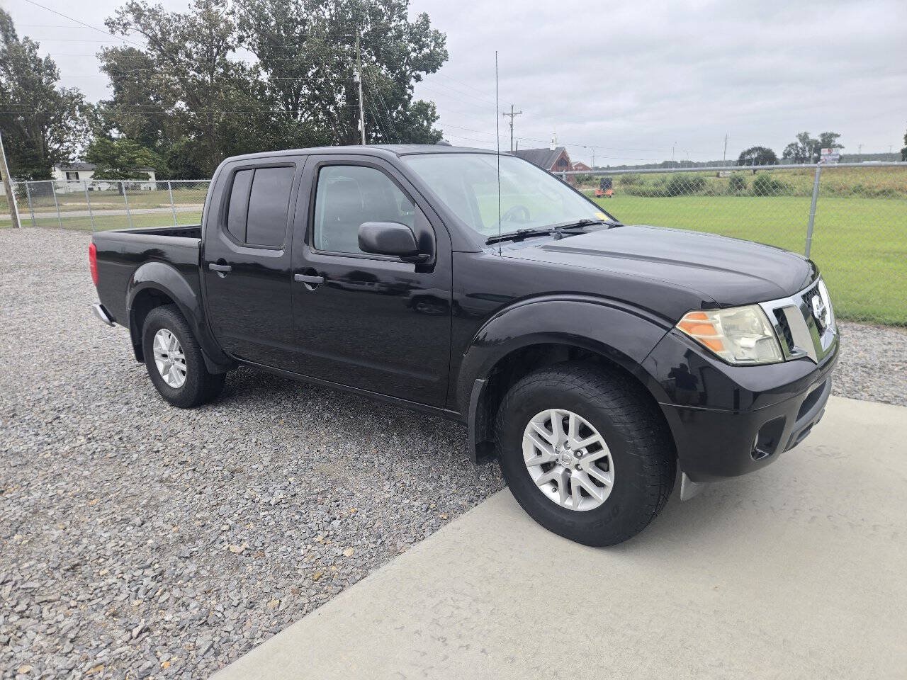 Used 2014 Nissan Frontier SV w/ SV Value Truck Package AWD/4WD image 3