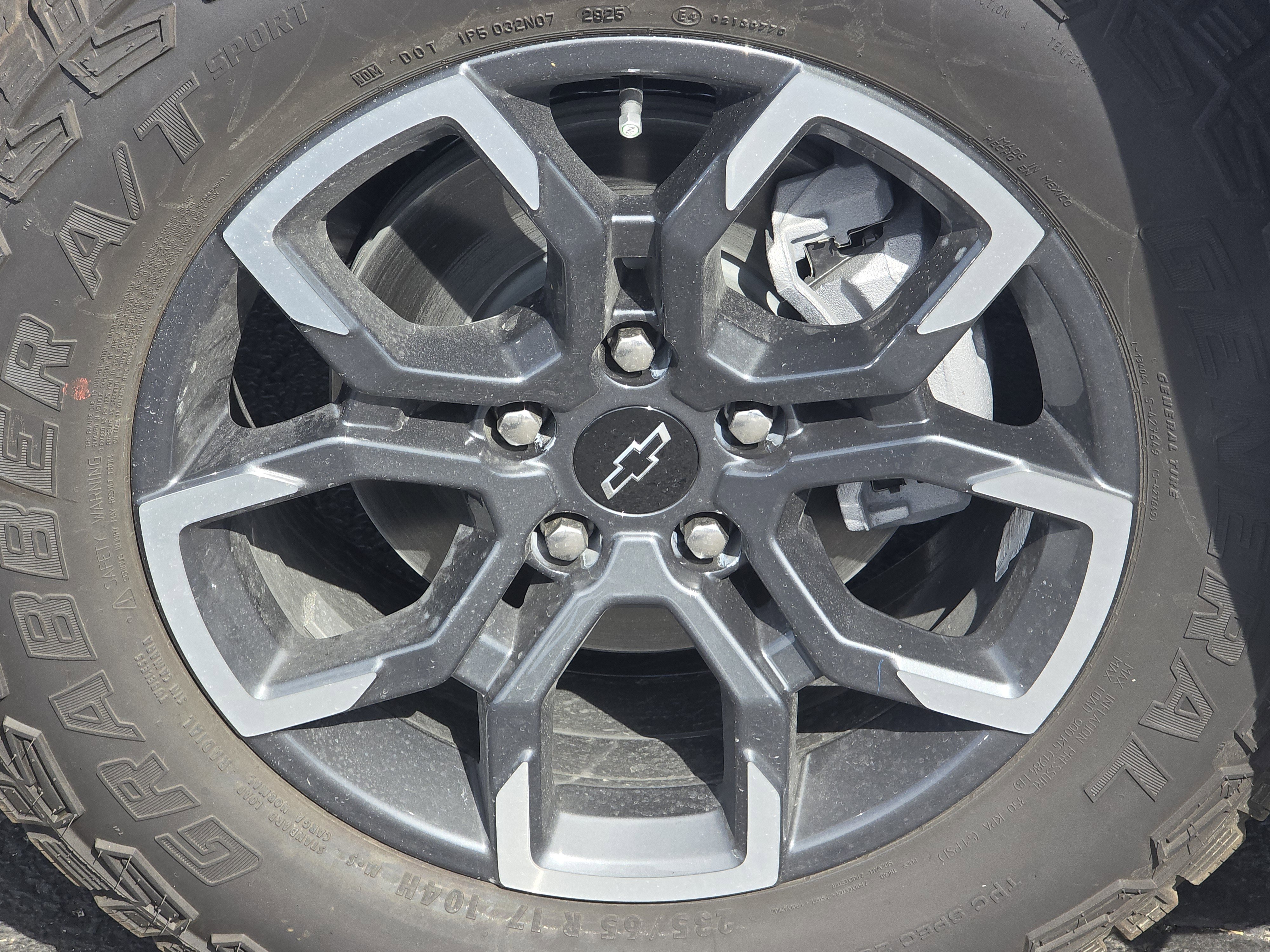 New 2026 Chevrolet Equinox ACTIV image 11