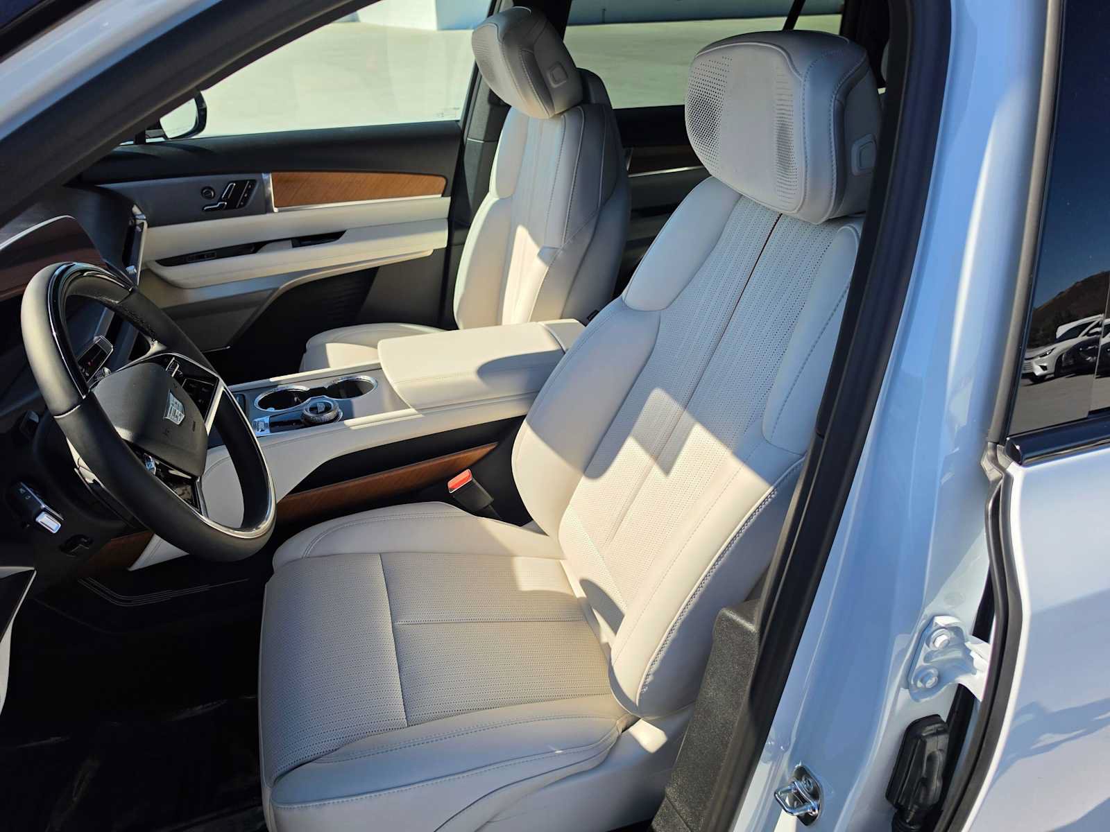 New 2027 Cadillac Vistiq Luxury AWD/4WD image 24