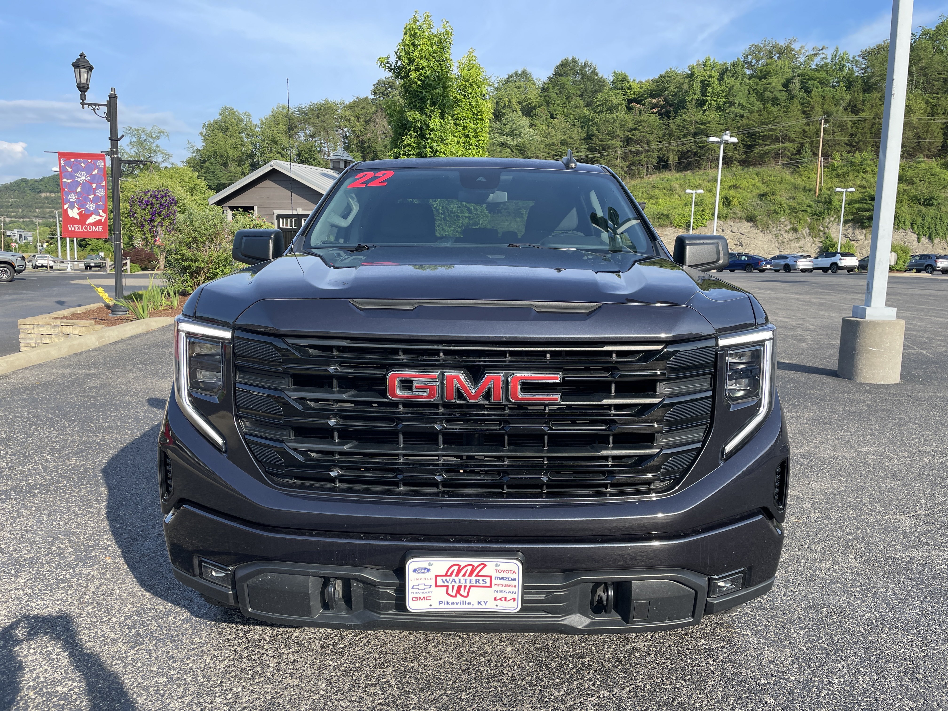 Used 2022 GMC Sierra 1500 Elevation w/ X31 Off-Road Package AWD/4WD image 6
