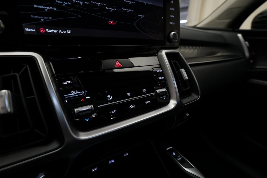 Certified 2022 Kia Sorento S w/ Panoramic Sunroof Package image 20