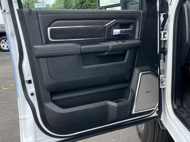 New 2026 RAM 2500 Laramie AWD/4WD image 10