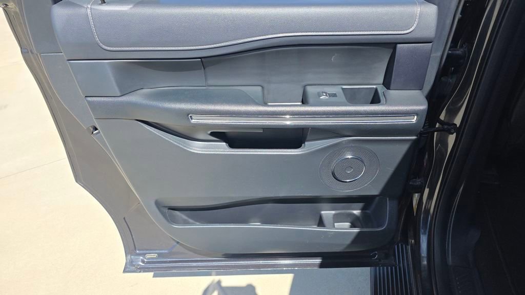 Used 2024 Ford Expedition Max XLT image 24