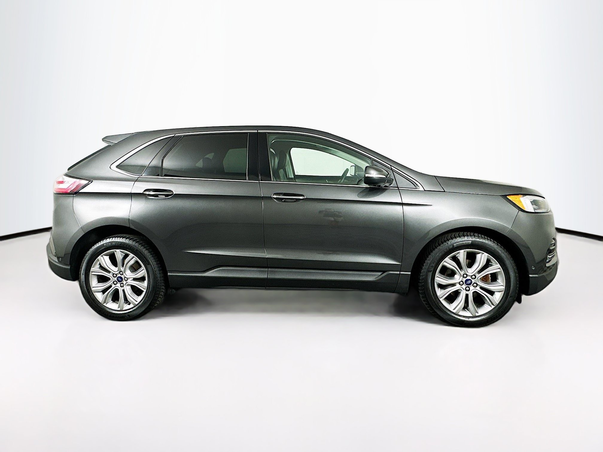 Used 2019 Ford Edge Titanium w/ Equipment Group 301A FWD image 10
