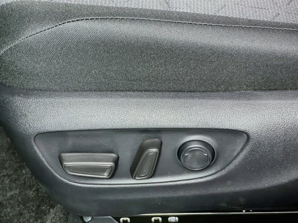 Used 2025 Toyota RAV4 XLE FWD image 13