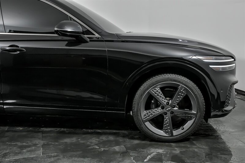 Used 2023 Genesis GV70 3.5T Sport w/ Sport Prestige Package AWD/4WD image 11