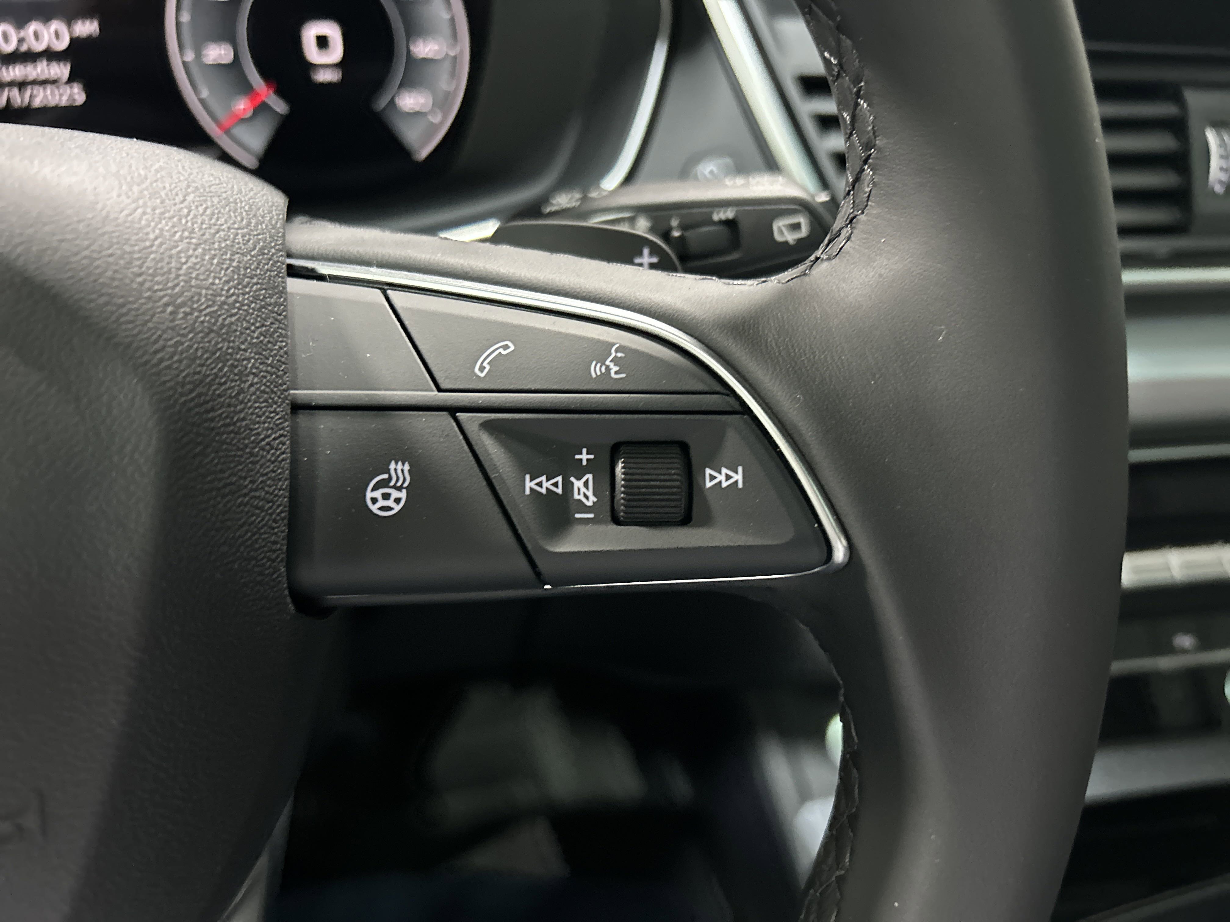 New 2025 Audi Q5 2.0T Premium image 17