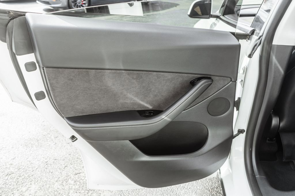 Used 2021 Tesla Model Y Long Range image 28