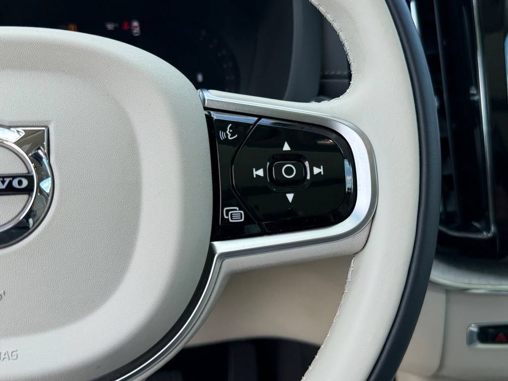 Certified 2025 Volvo XC60 B5 Ultra w/ Climate Package AWD/4WD image 19