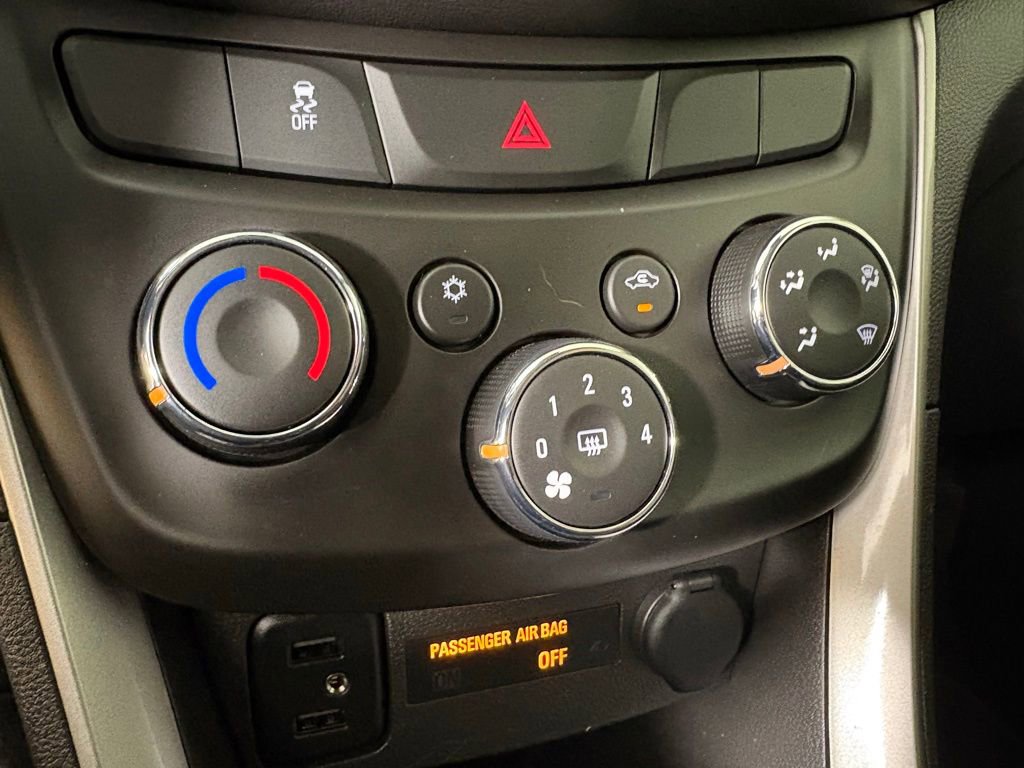 Used 2022 Chevrolet Trax LT w/ LT Convenience Package image 34