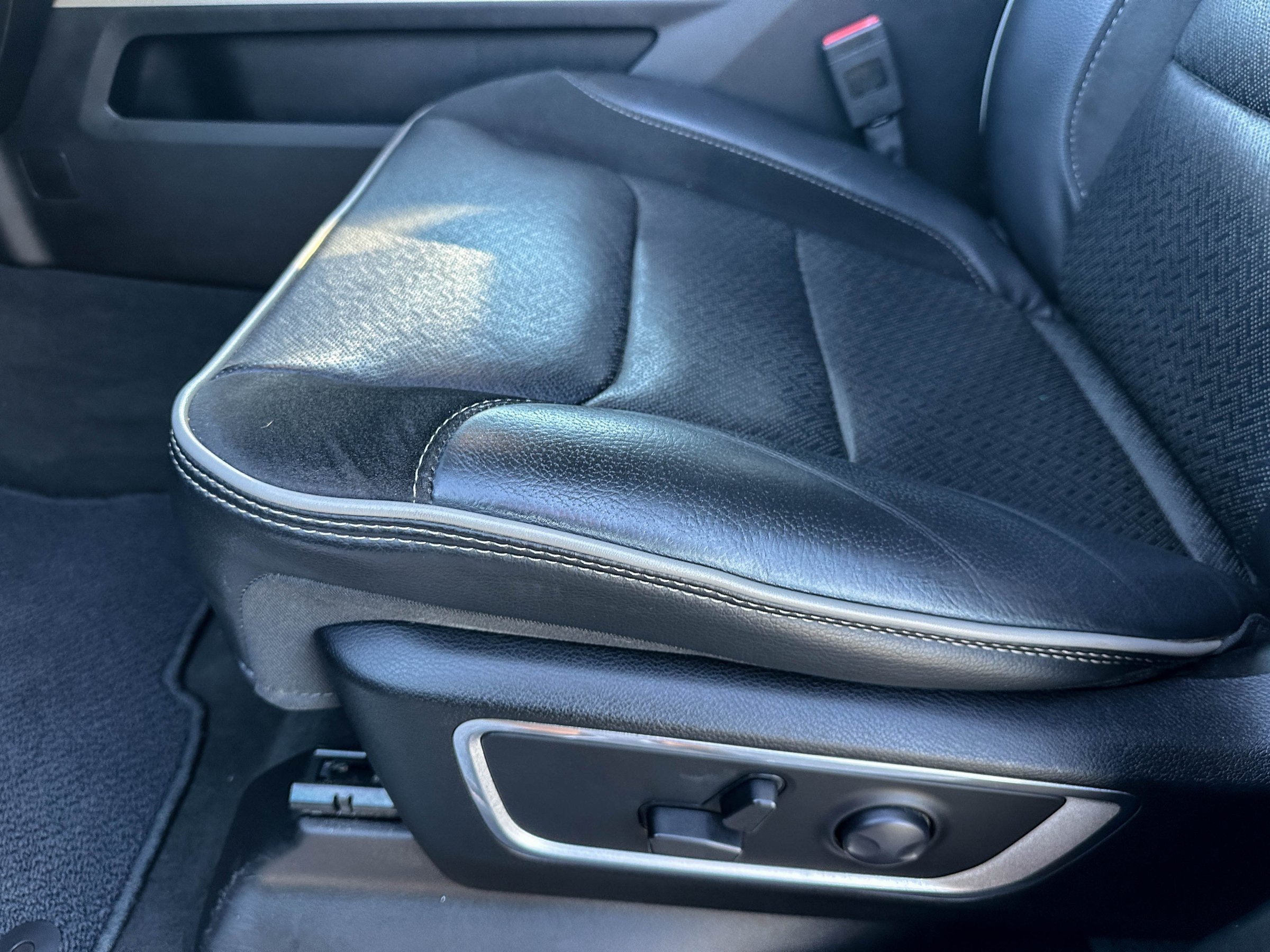 Used 2022 RAM 1500 Laramie RWD image 15