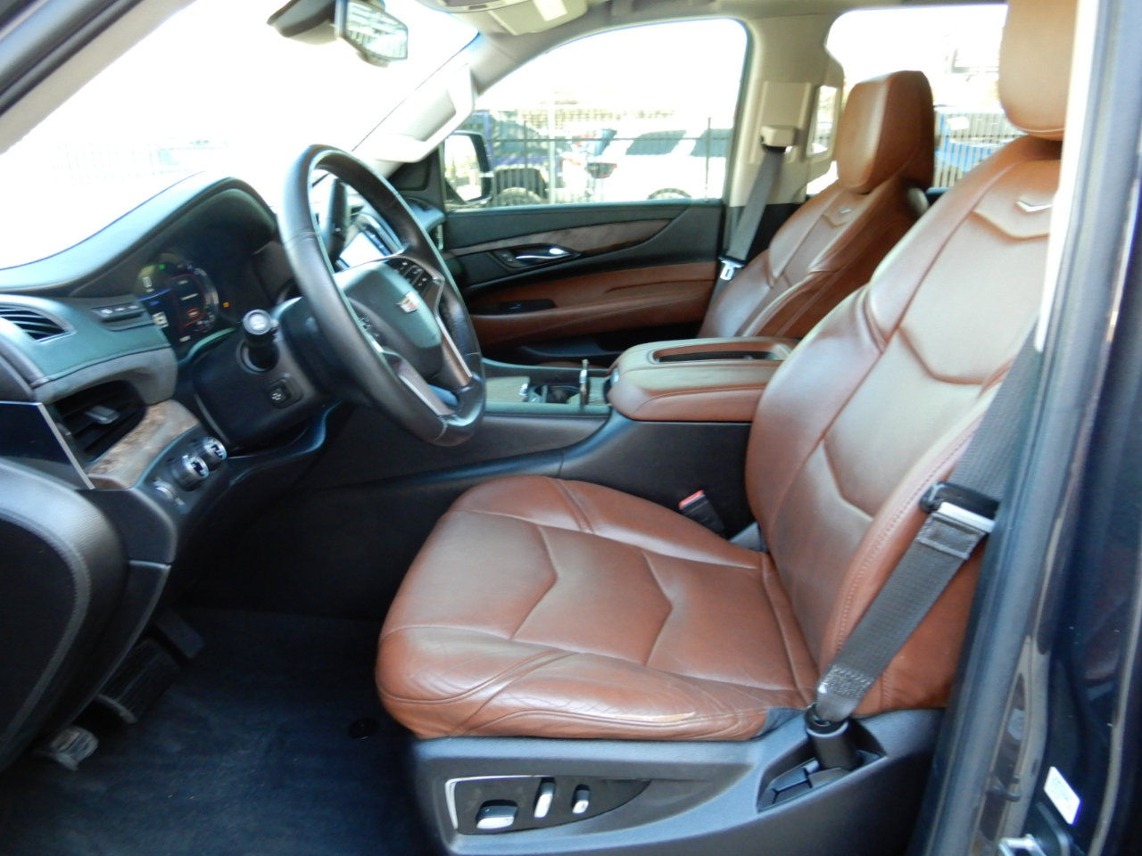 Used 2016 Cadillac Escalade Luxury image 11