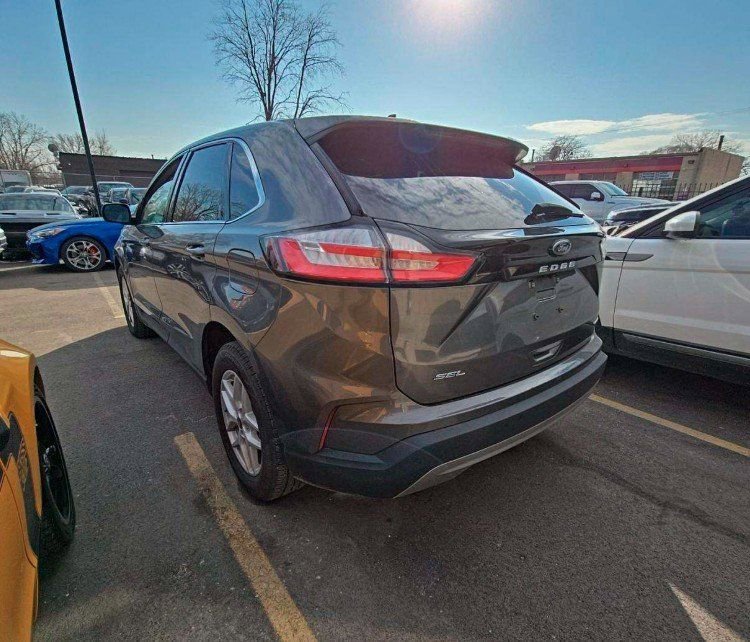 Used 2021 Ford Edge SEL w/ Convenience Package image 2