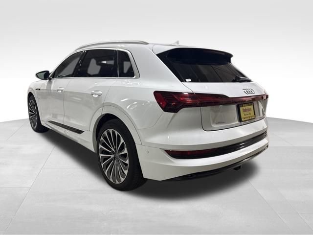 Used 2019 Audi e-tron Prestige w/ Prestige Package image 8