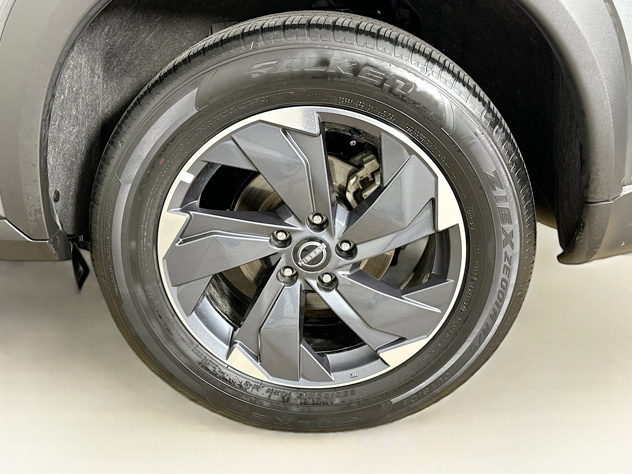 Used 2025 Nissan Rogue SV image 11