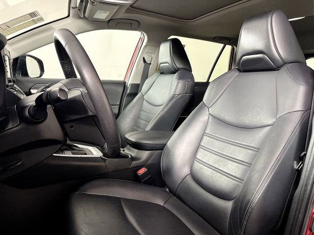 Used 2022 Toyota RAV4 XLE Premium image 12
