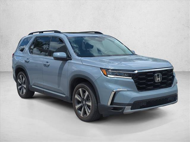 Used 2025 Honda Pilot Touring image 3