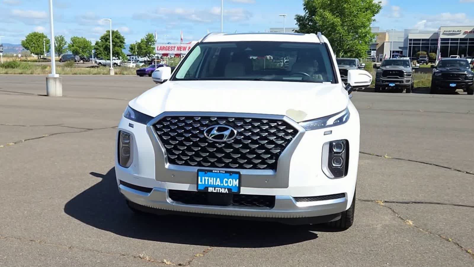 Used 2022 Hyundai Palisade Calligraphy w/ Cargo Package FWD image 3