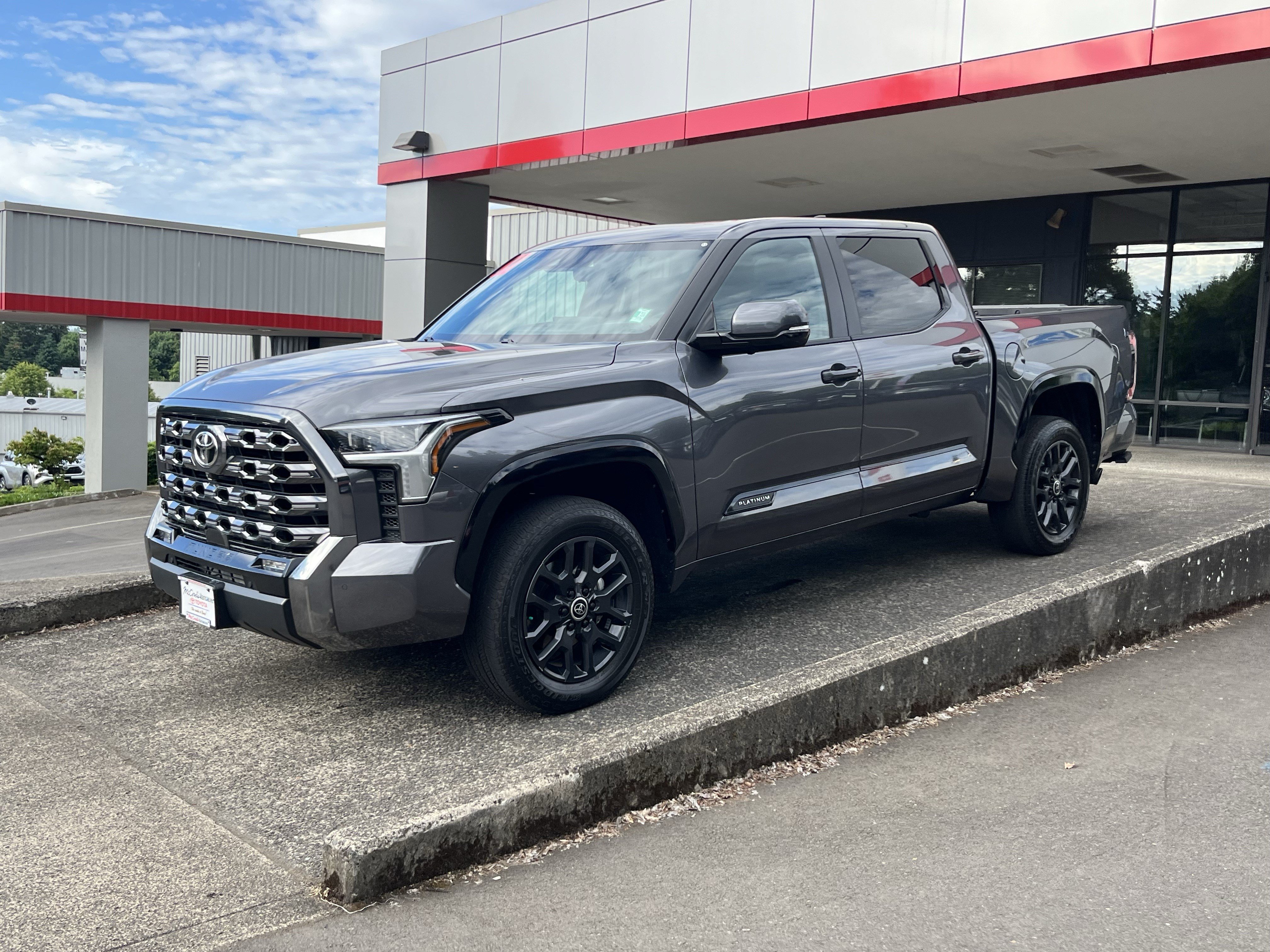 Used 2024 Toyota Tundra Platinum AWD/4WD image 4