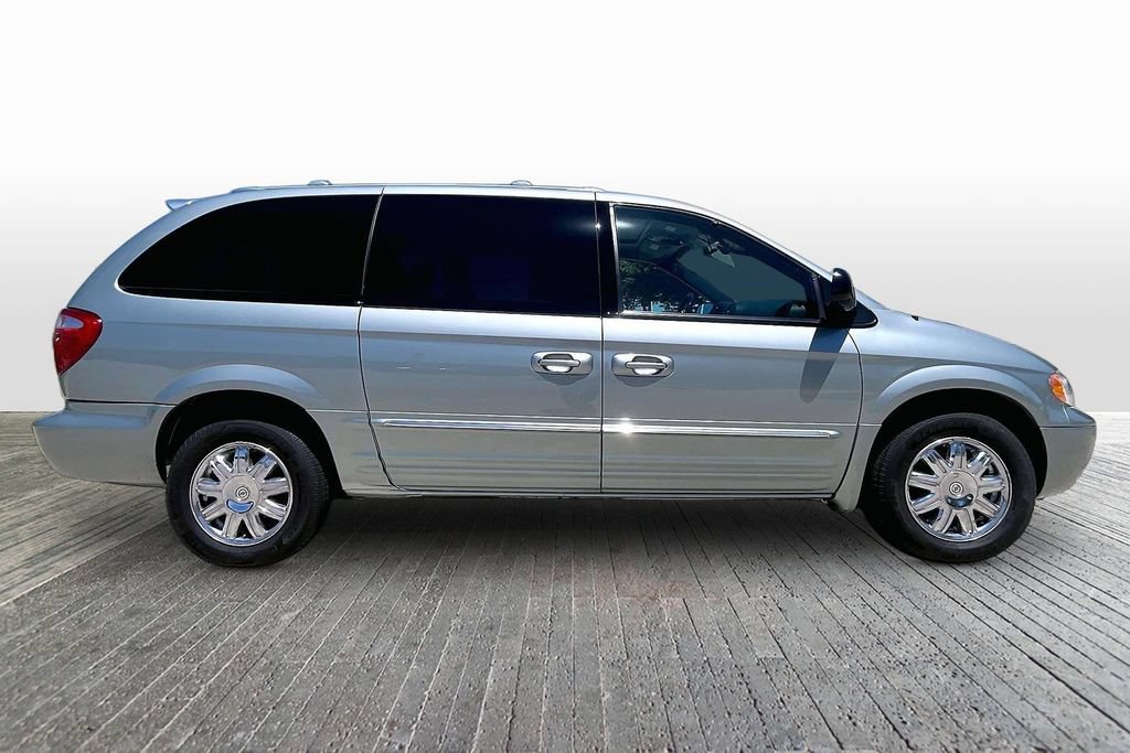 Used 2004 Chrysler Town & Country Limited w/ Trailer Tow Group AWD/4WD image 8