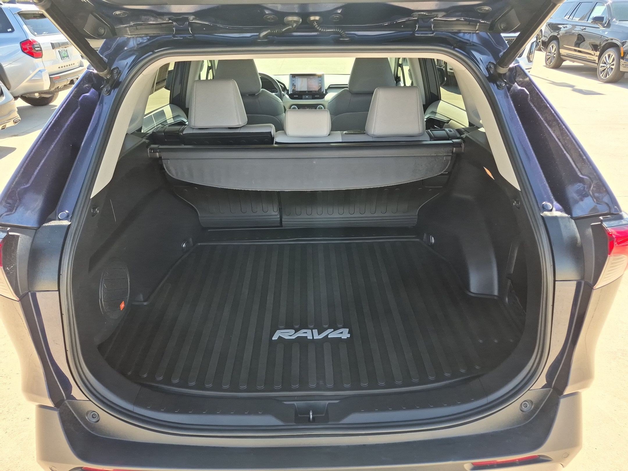 Used 2020 Toyota RAV4 Limited AWD/4WD image 32