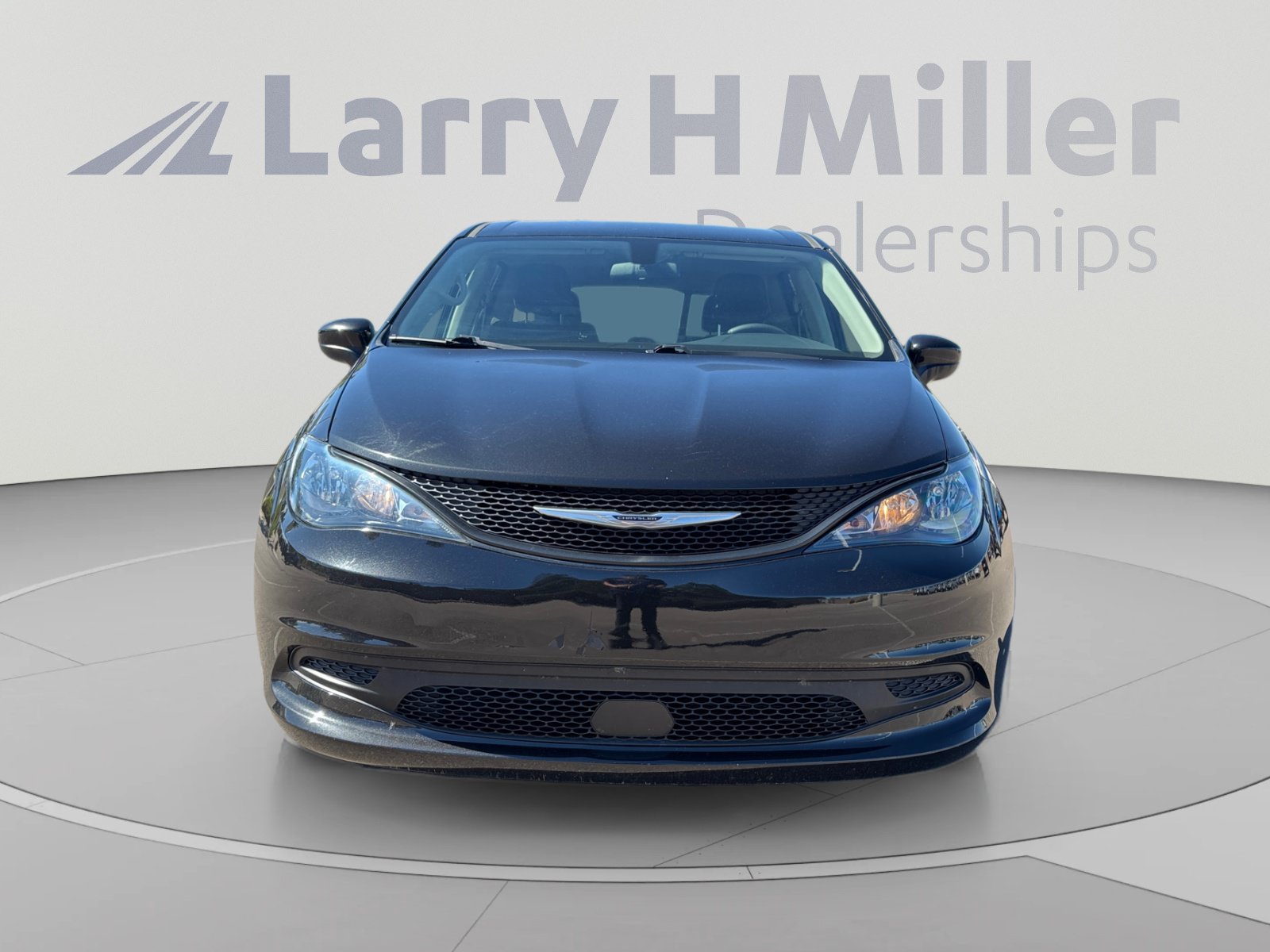 Used 2022 Chrysler Voyager LX FWD image 9