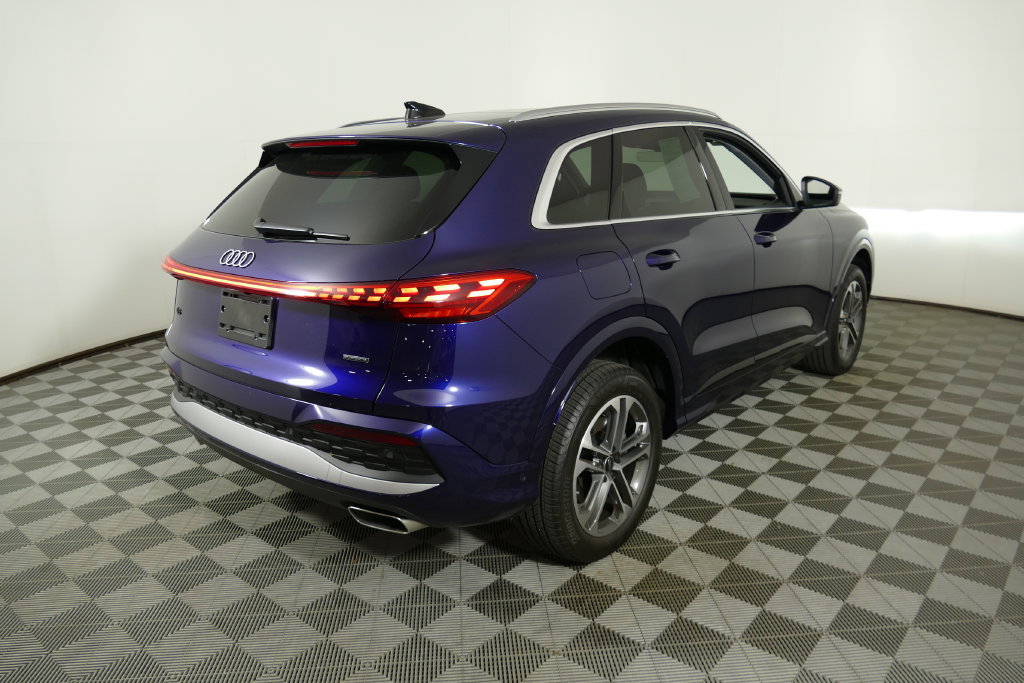 Certified 2025 Audi Q5 Premium w/ Convenience Package AWD/4WD image 3
