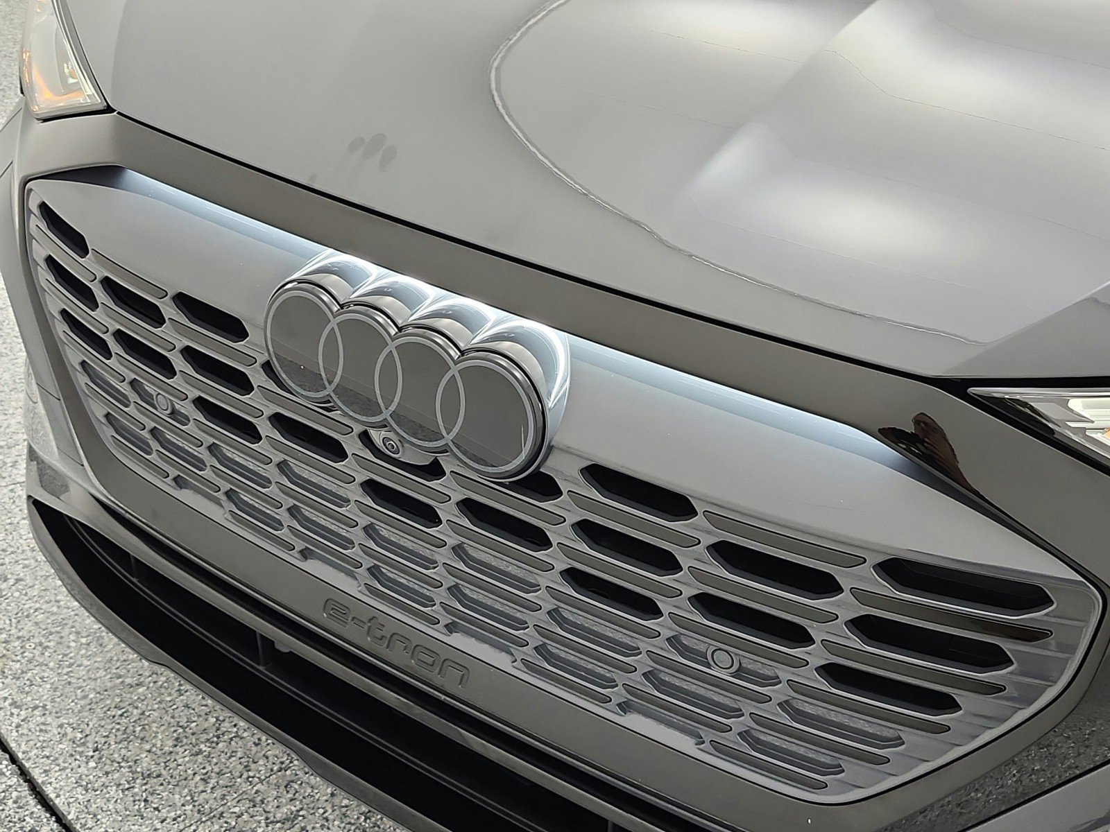 Used 2024 Audi Q8 e-tron Prestige w/ Prestige Package image 27