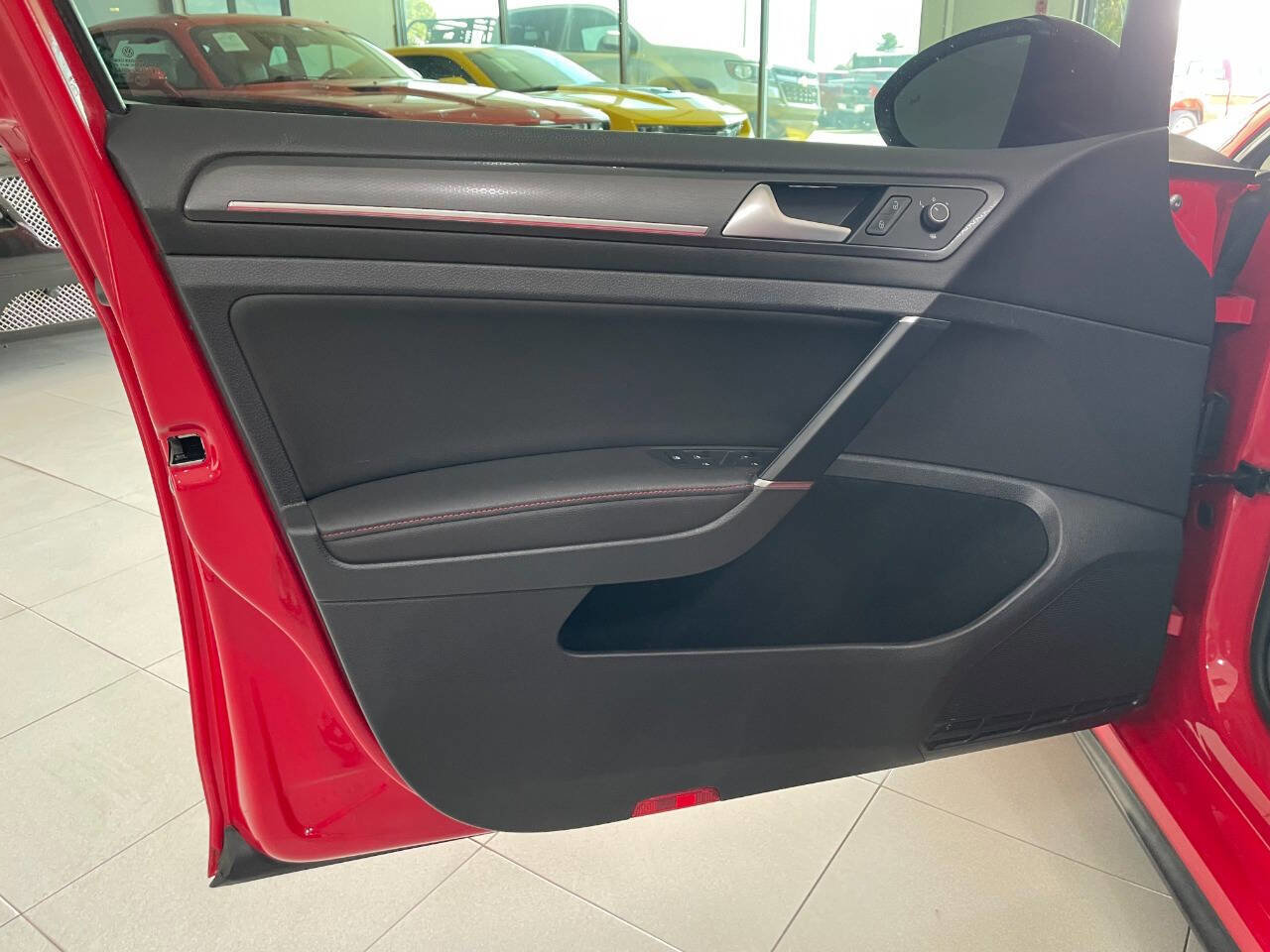 Used 2020 Volkswagen GTI SE image 15