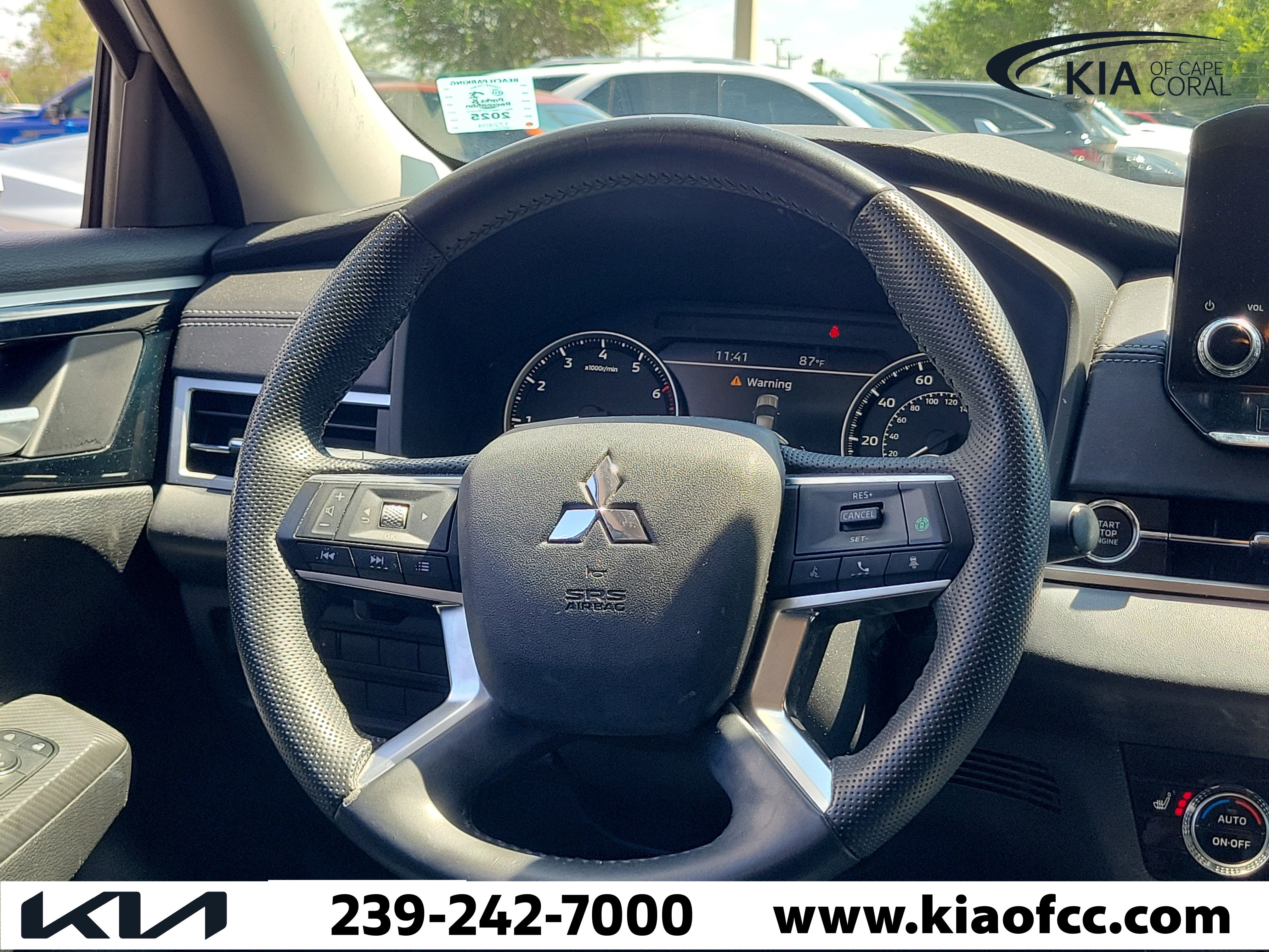 Used 2023 Mitsubishi Outlander SE Black Edition FWD image 12