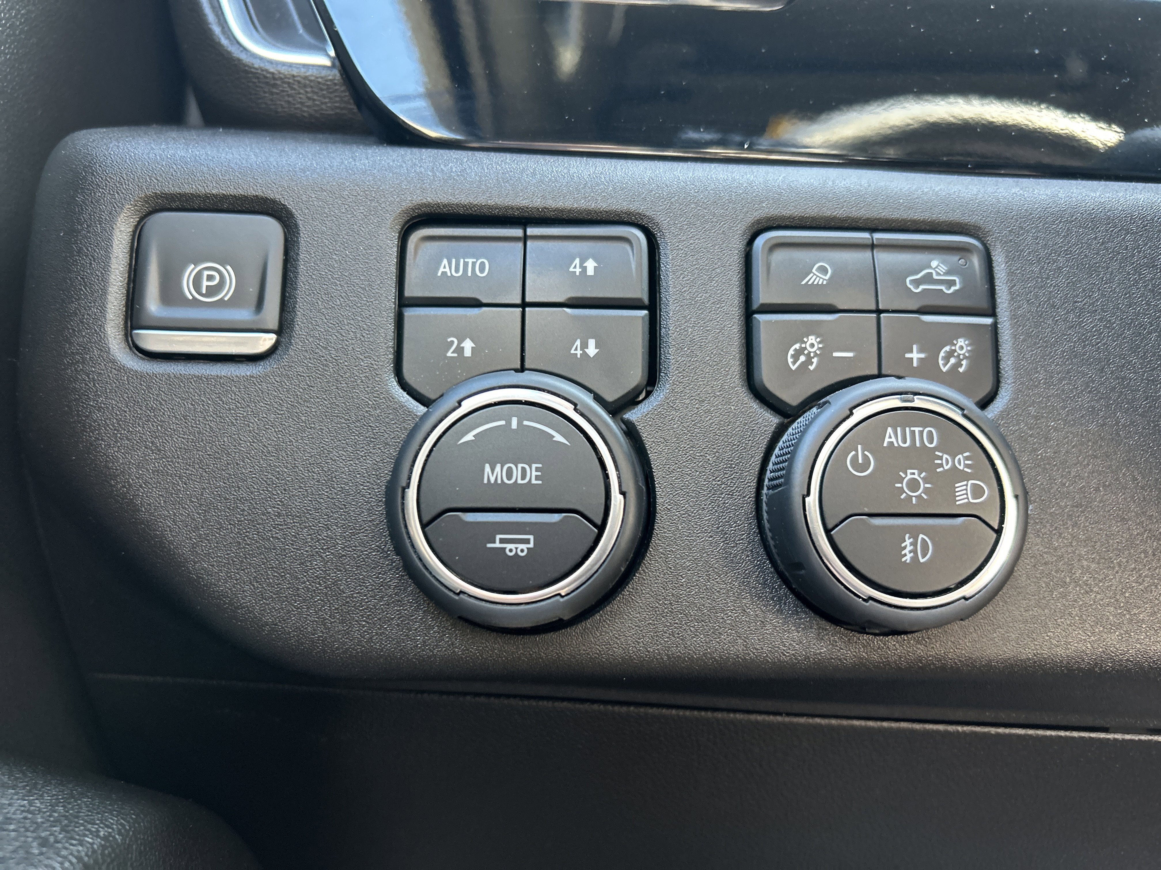 Used 2024 Chevrolet Silverado 1500 High Country w/ Z71 Off-Road Package image 24