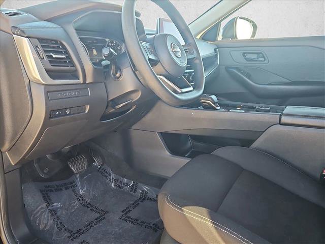 Used 2023 Nissan Rogue S image 10