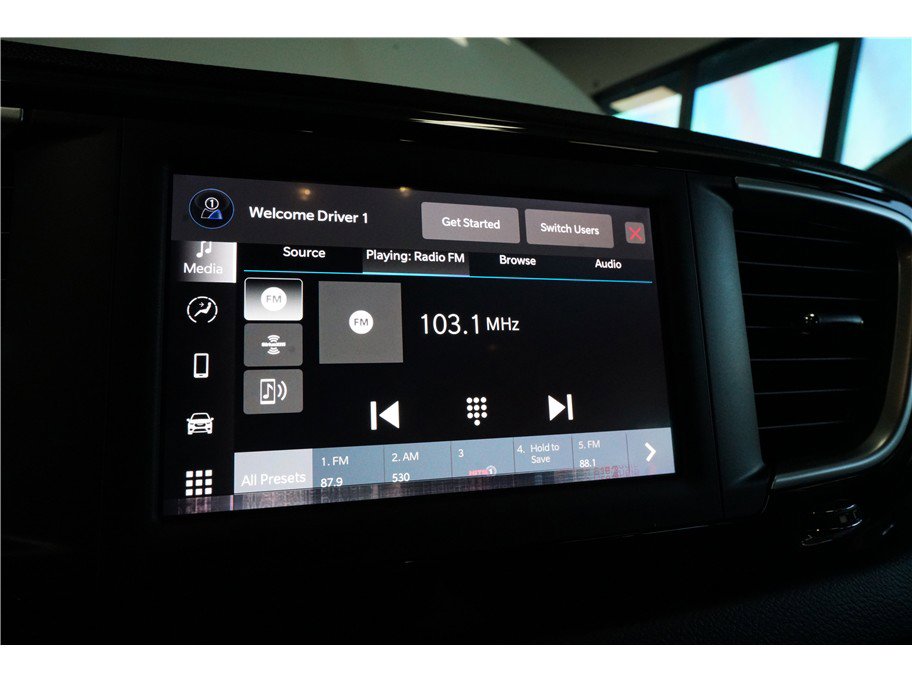 Used 2022 Chrysler Voyager LX image 22