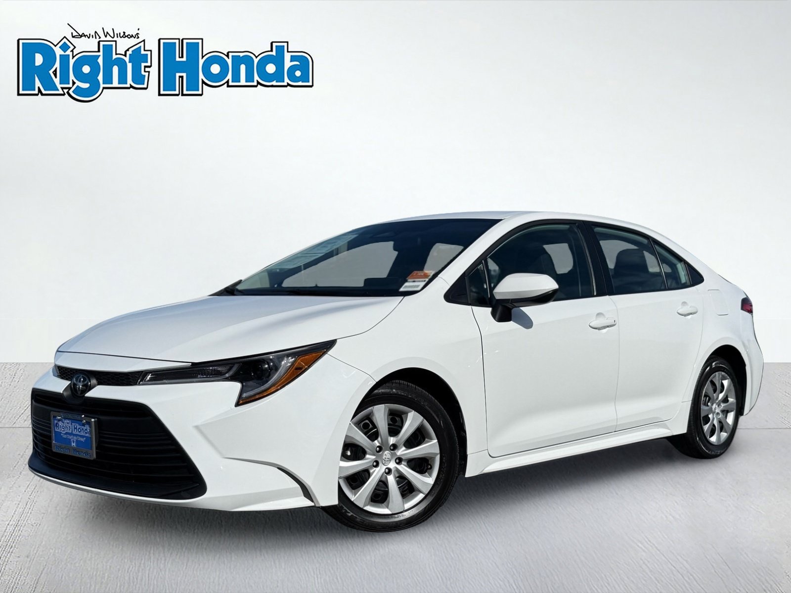 Used 2025 Toyota Corolla LE FWD image 2