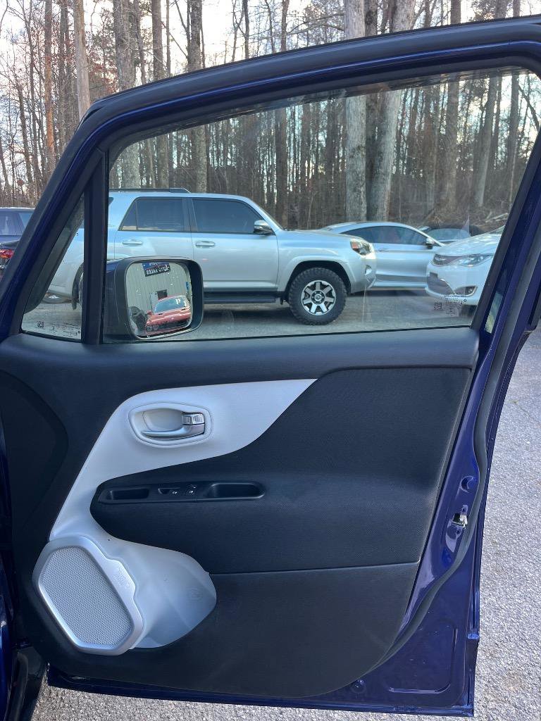 Used 2019 Jeep Renegade Latitude w/ Popular Equipment Group FWD image 38