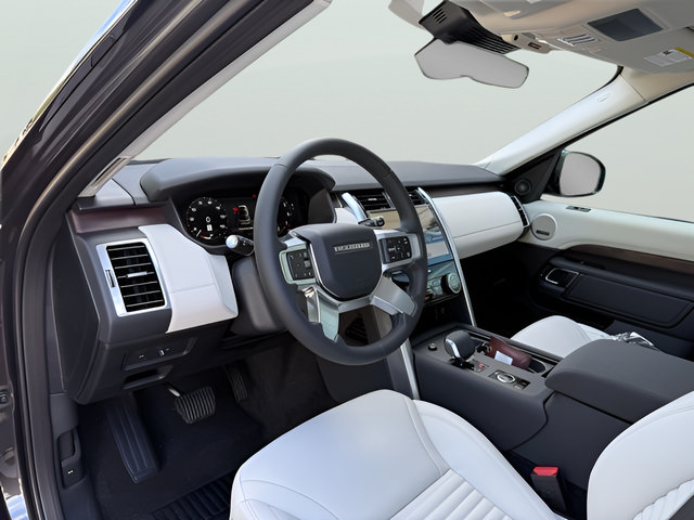 Certified 2025 Land Rover Discovery S AWD/4WD image 15