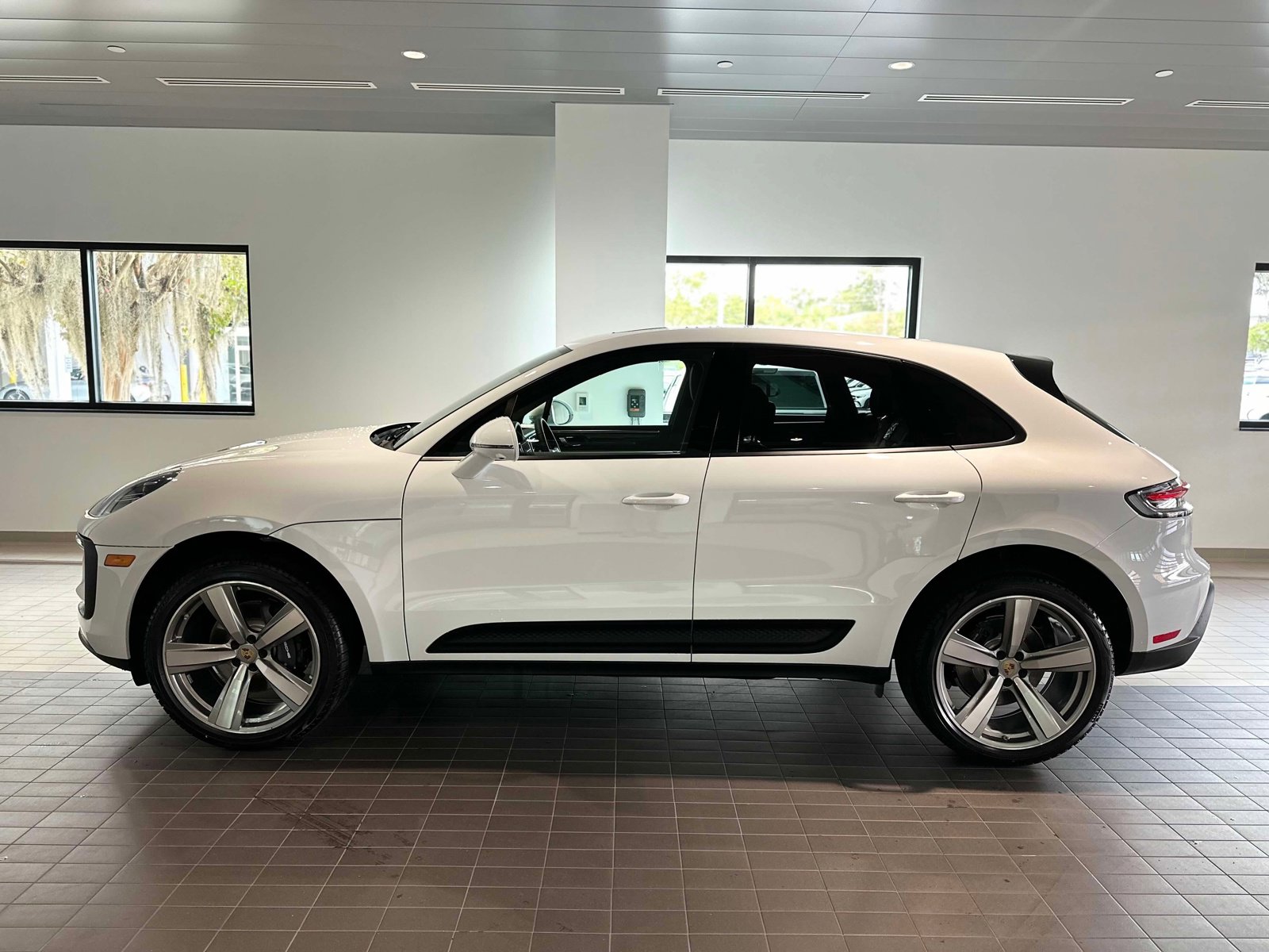 New 2026 Porsche Macan image 2