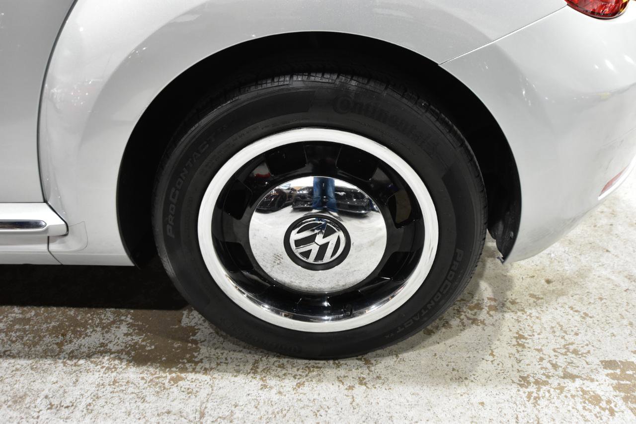 Used 2015 Volkswagen Beetle 1.8T Classic FWD image 42
