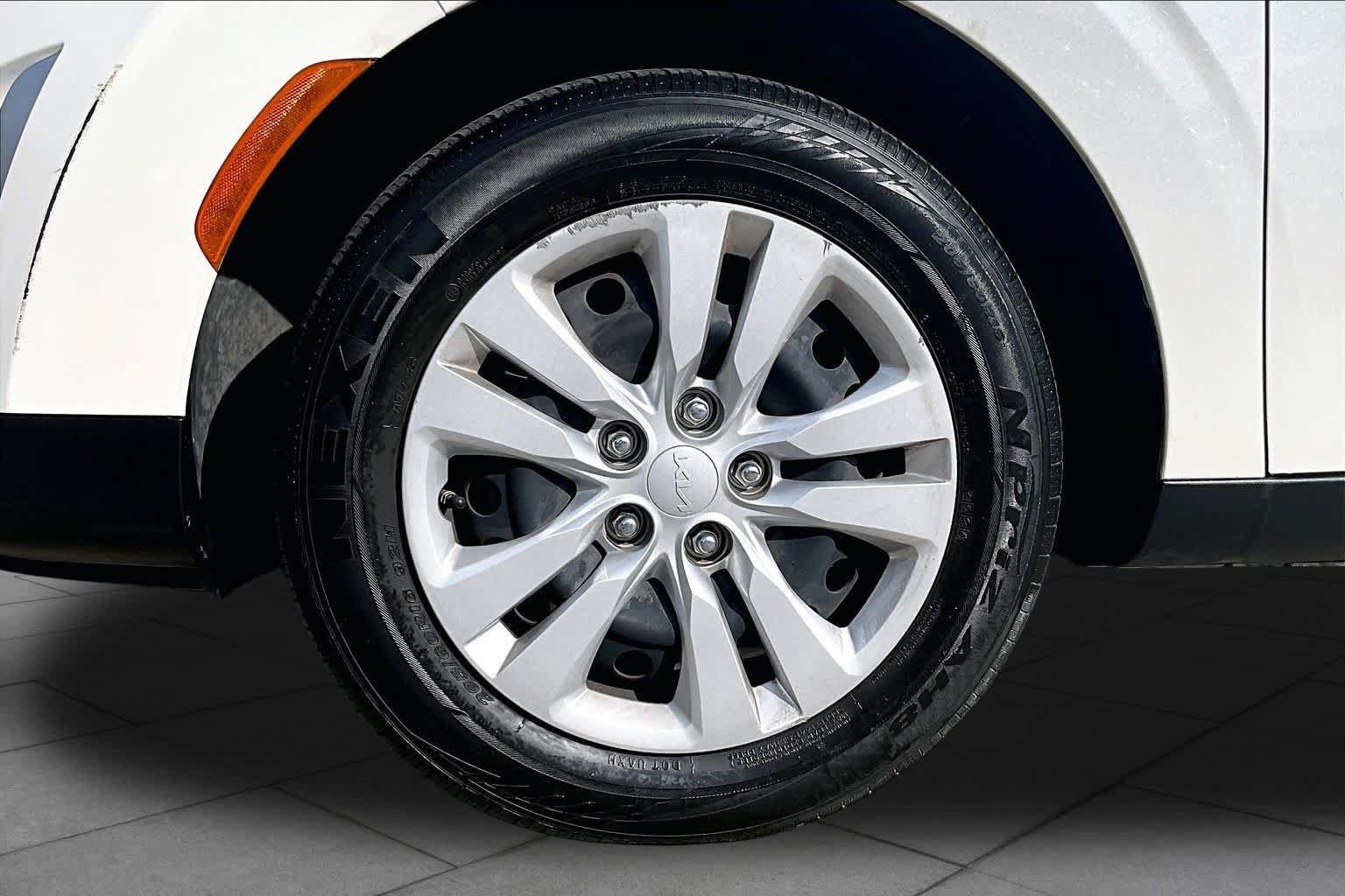 Used 2023 Kia Soul LX FWD image 11